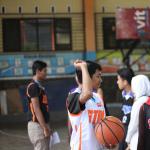 saat memberi pelatihan shooting