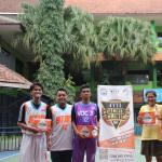 saat memperkenalkan stiki dan memberi reward kepada peserta